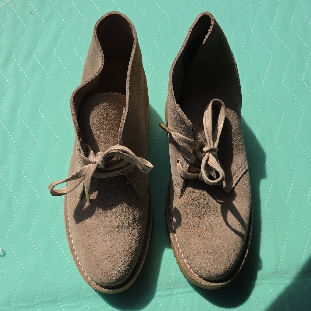 Clarks Desert Boot Women tan suede crepe sole lace up comfort flexible originals